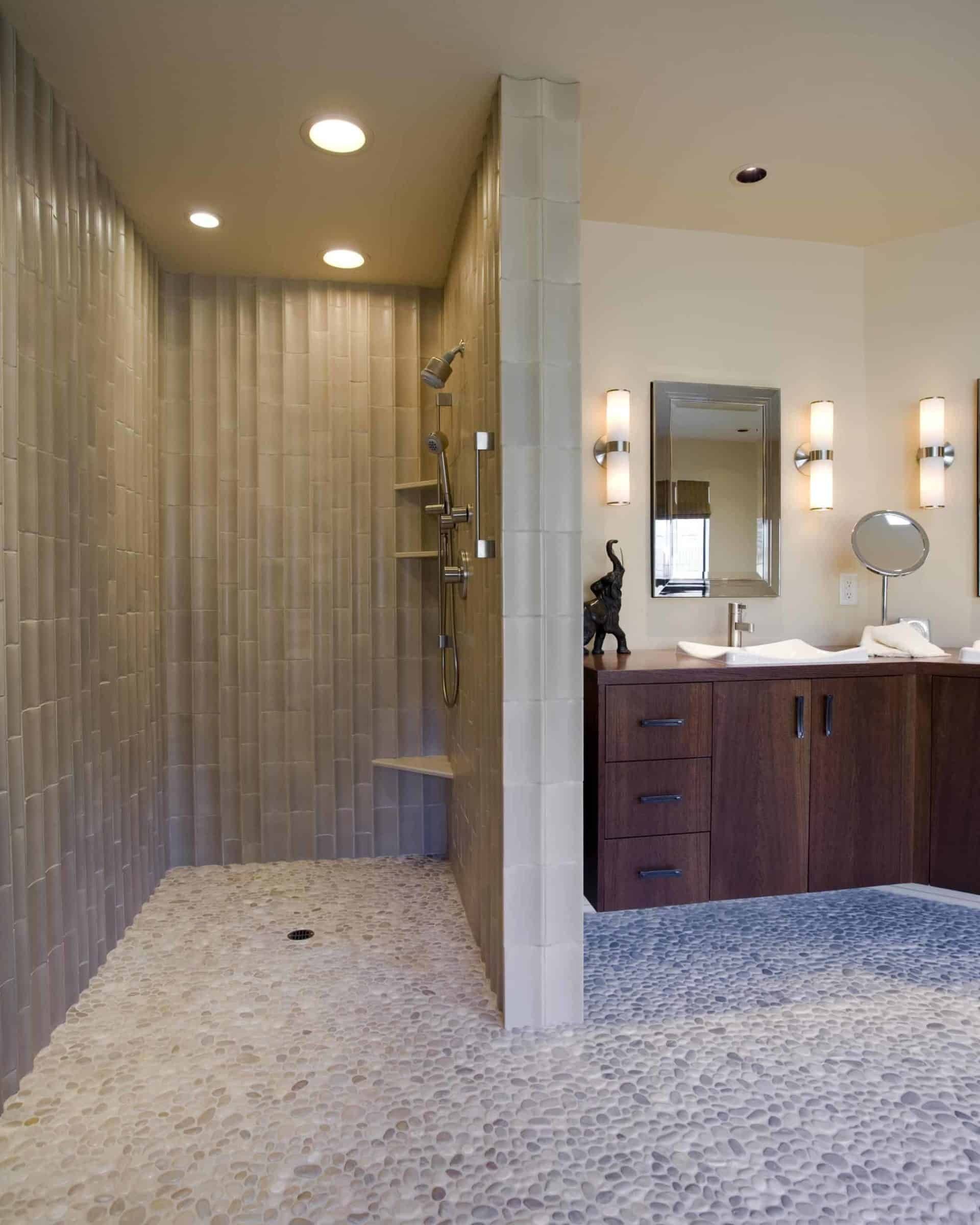 Shower house. Ванная комната с душем. Ванная комната с душем без кабины. Душевые в интерьере. Душевые в частном доме.