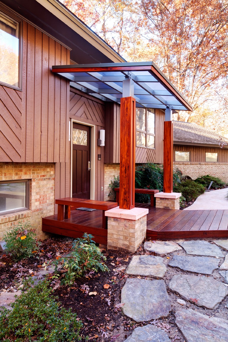 Крыльцо с навесом для дачи