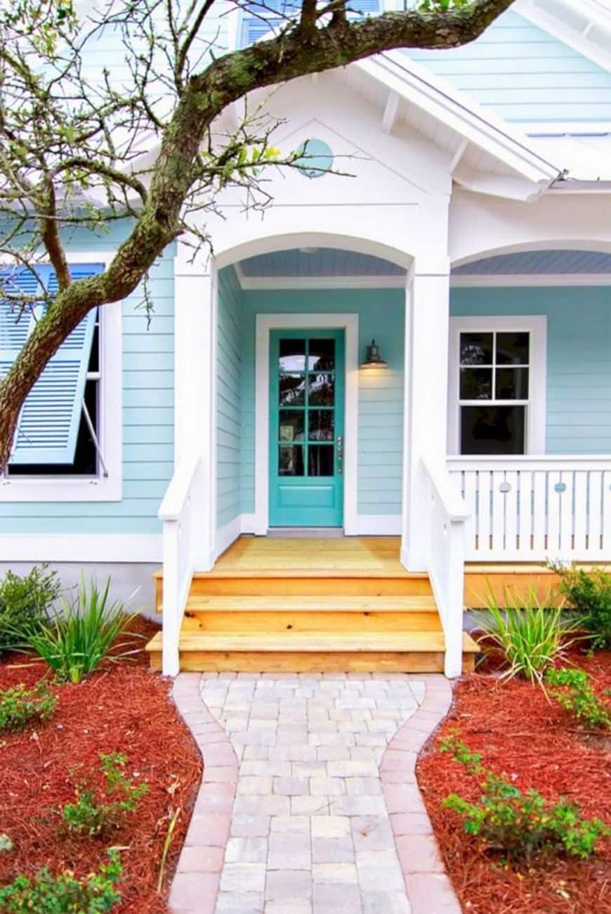 Домик с крыльцом