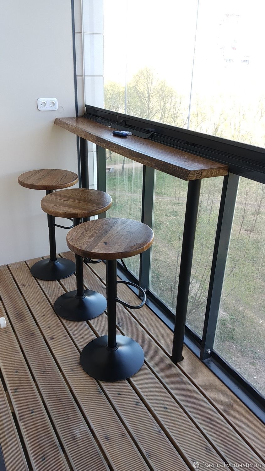 Барный столик на балконе