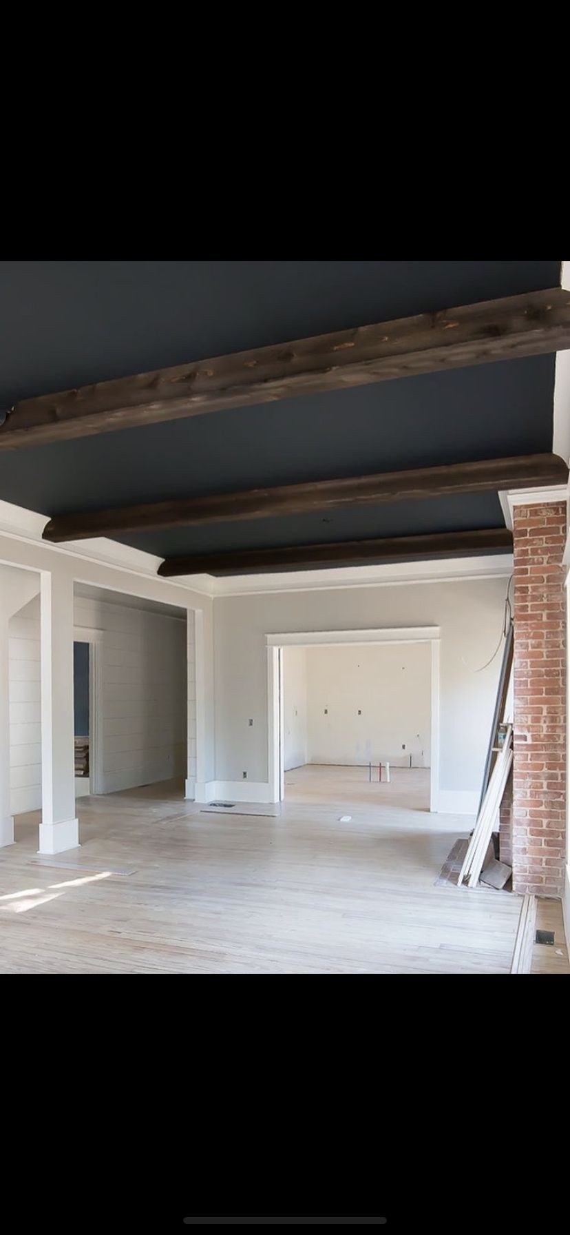 Потолок с балками в квартире