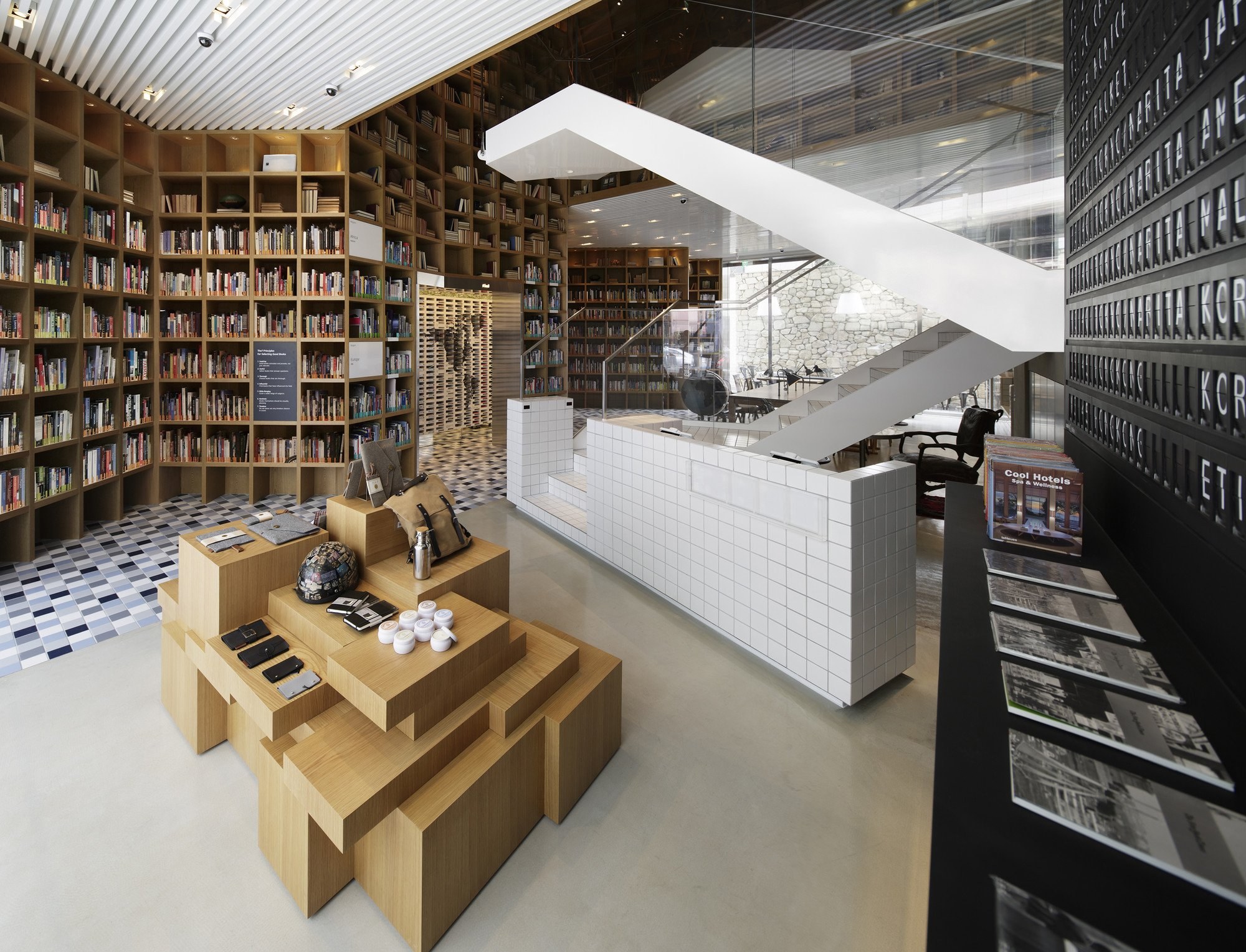 Platform library. Книжный магазин в Сеуле Южная Корея. Современная библиотека. Интерьер современной библиотеки. Необычные библиотеки.