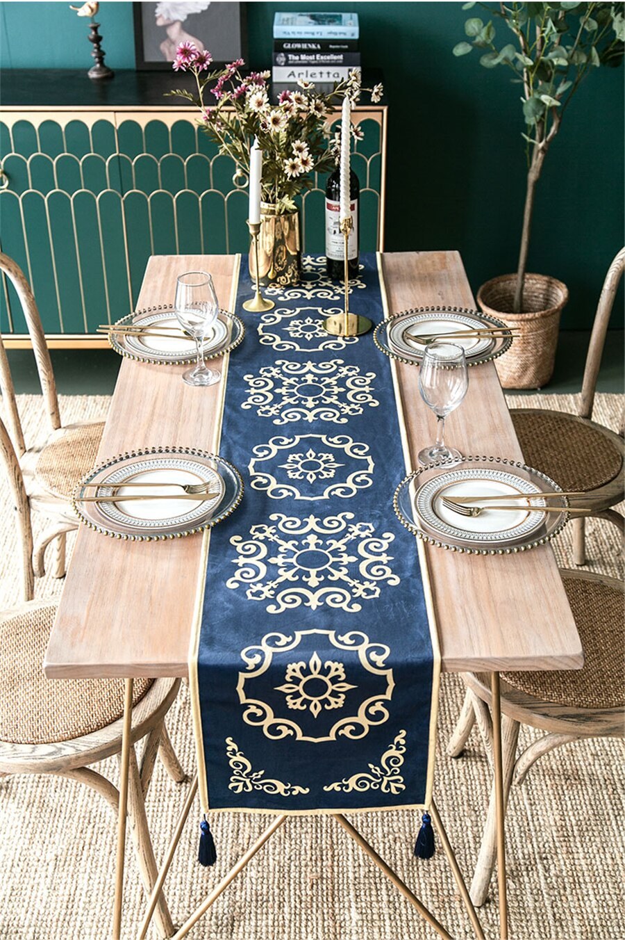 Длинная тканевая дорожка