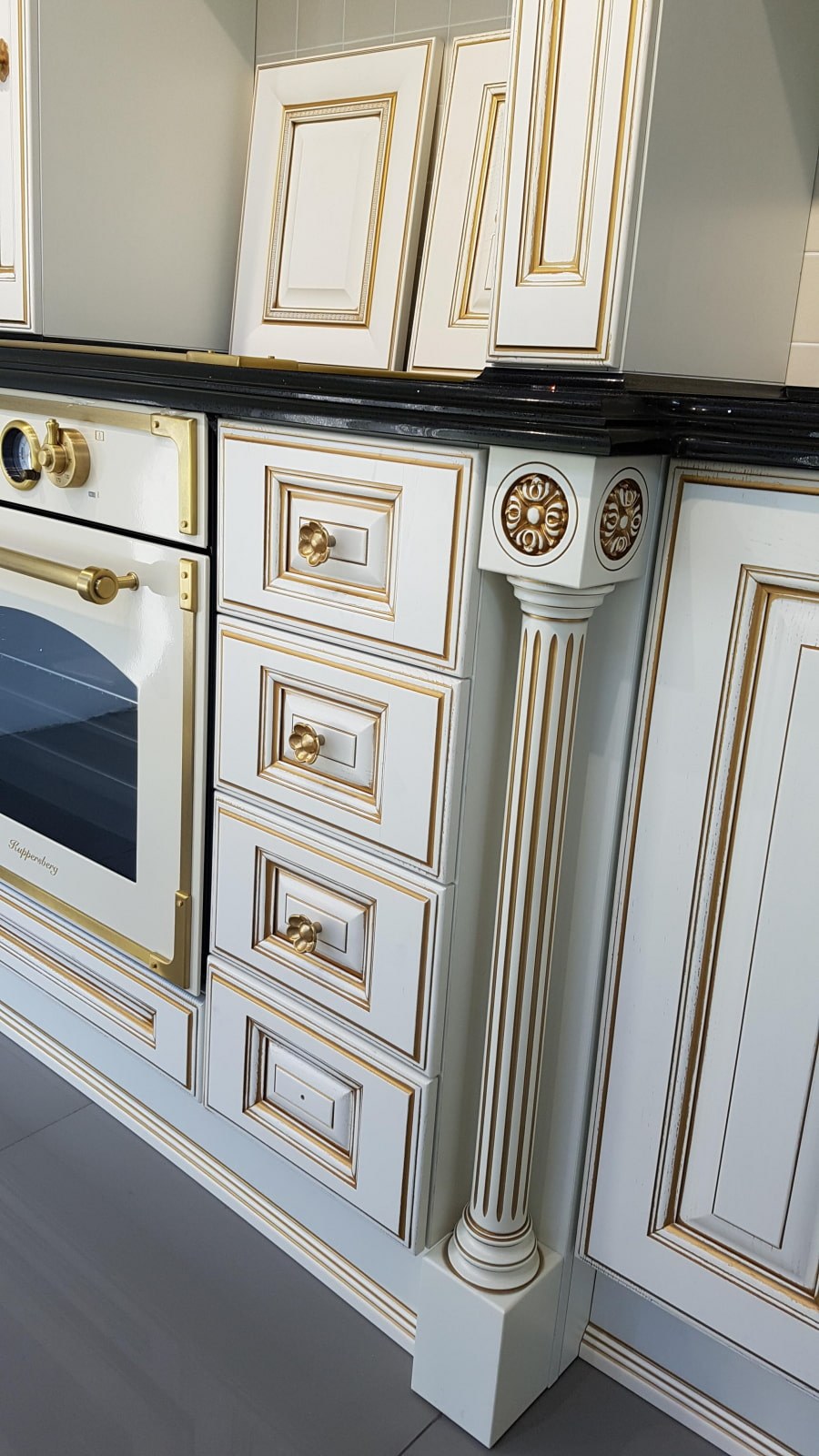 Двери резьба Золотая патина