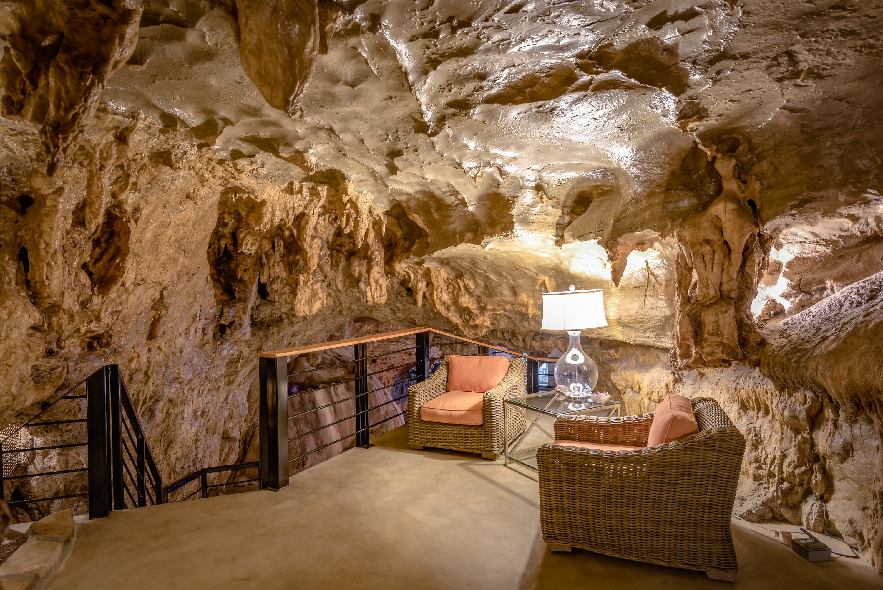 Скала на потолке. Пещера Кейв крик. Beckham Creek Cave haven. Beckham Creek Lodge, США. Beckham Creek Cave Lodge, США, Арканзас.