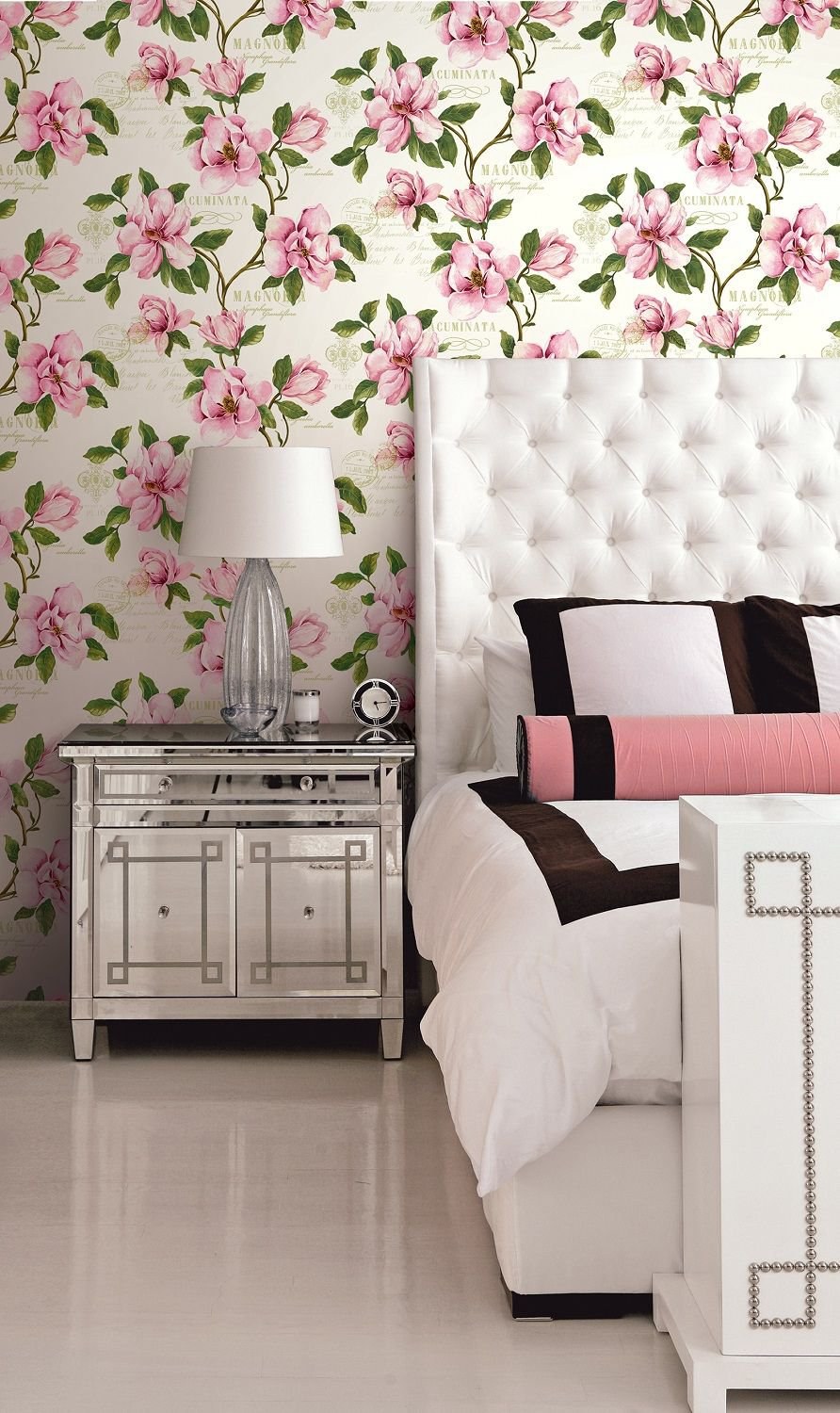 Комбинирование обоев в спальне