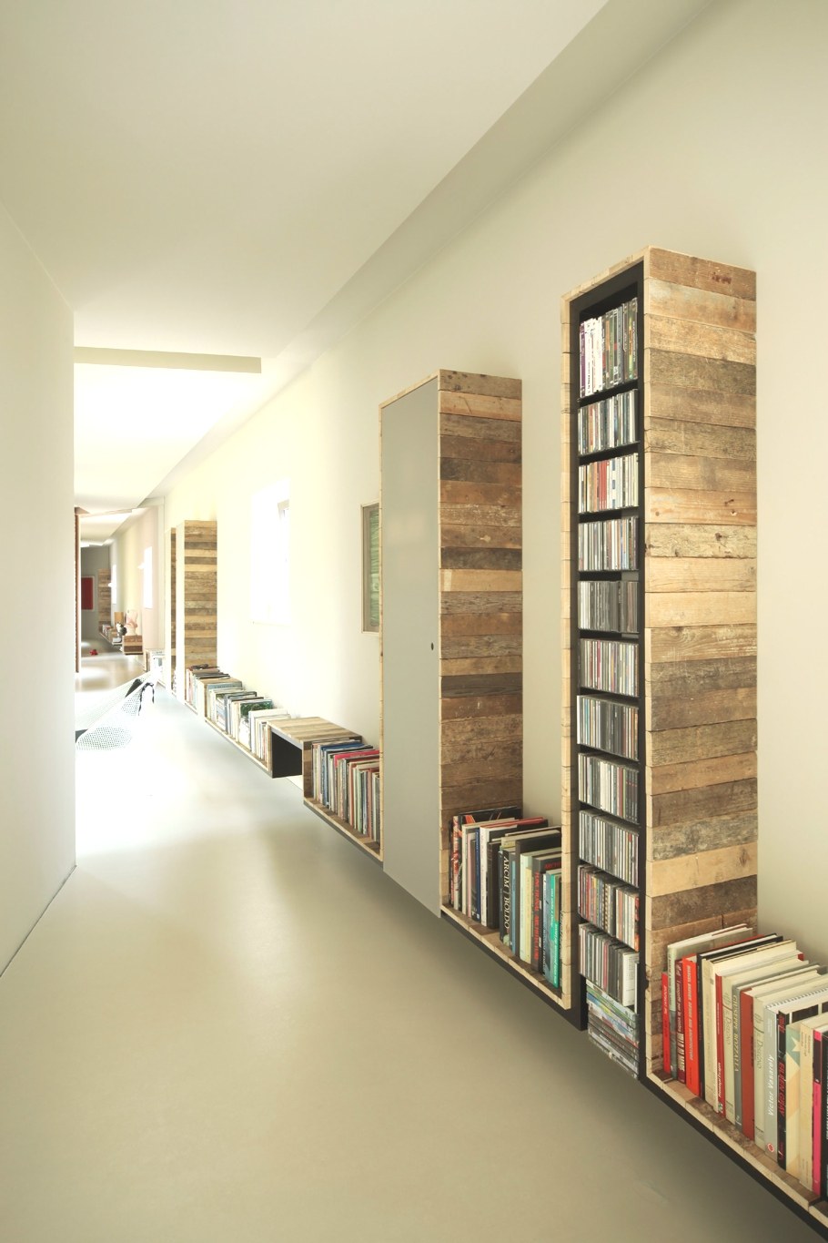 Интерьер узкого коридора