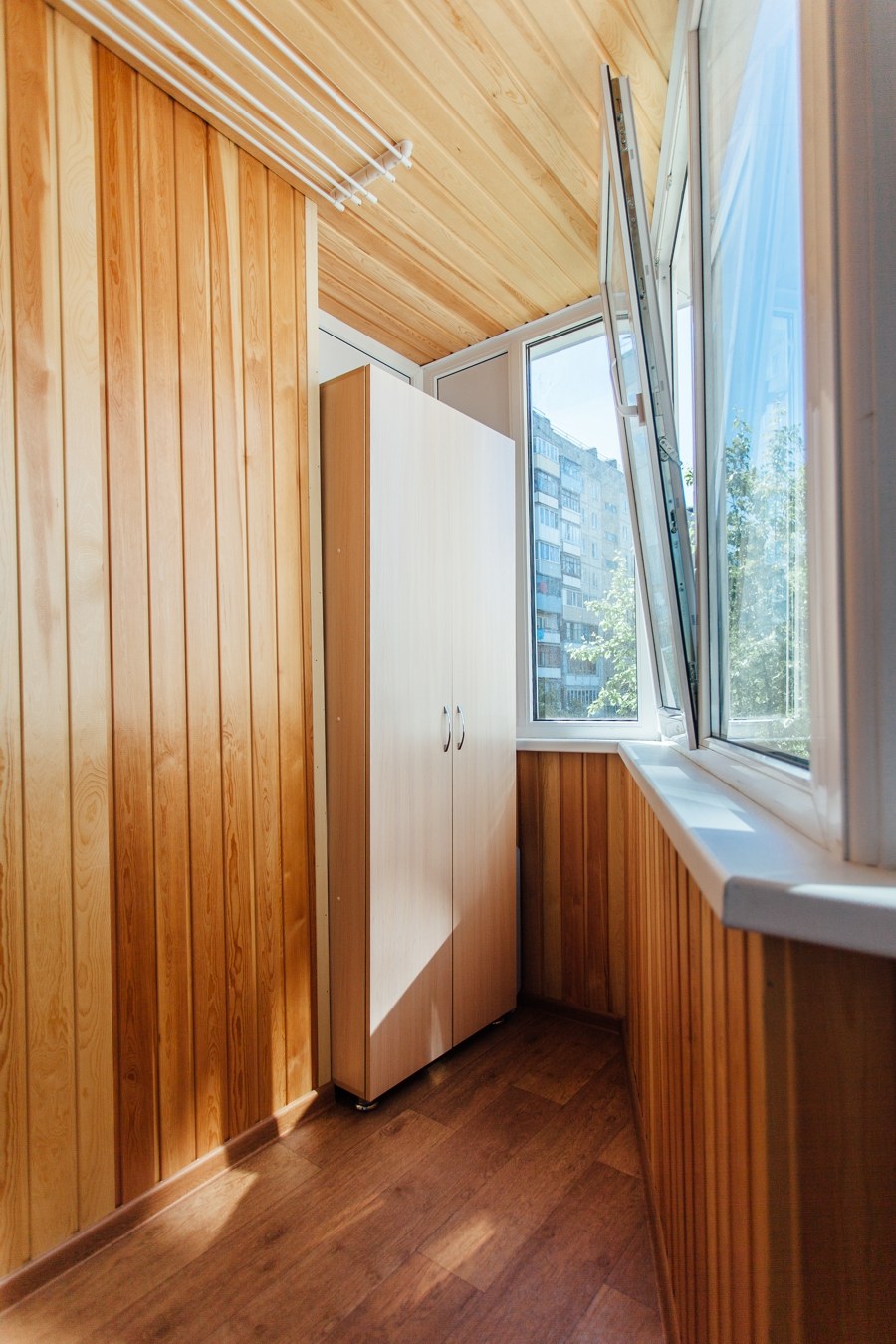 Отделка лоджии вагонкой