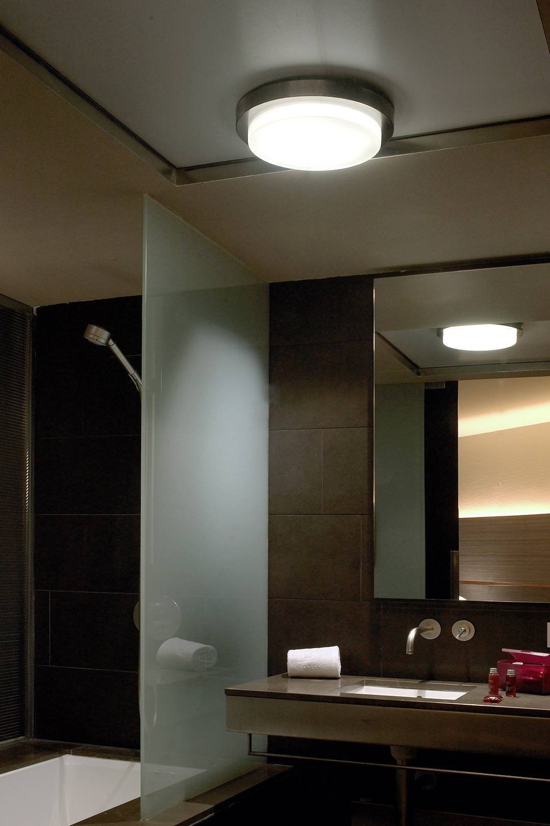 светильники в ванне фото