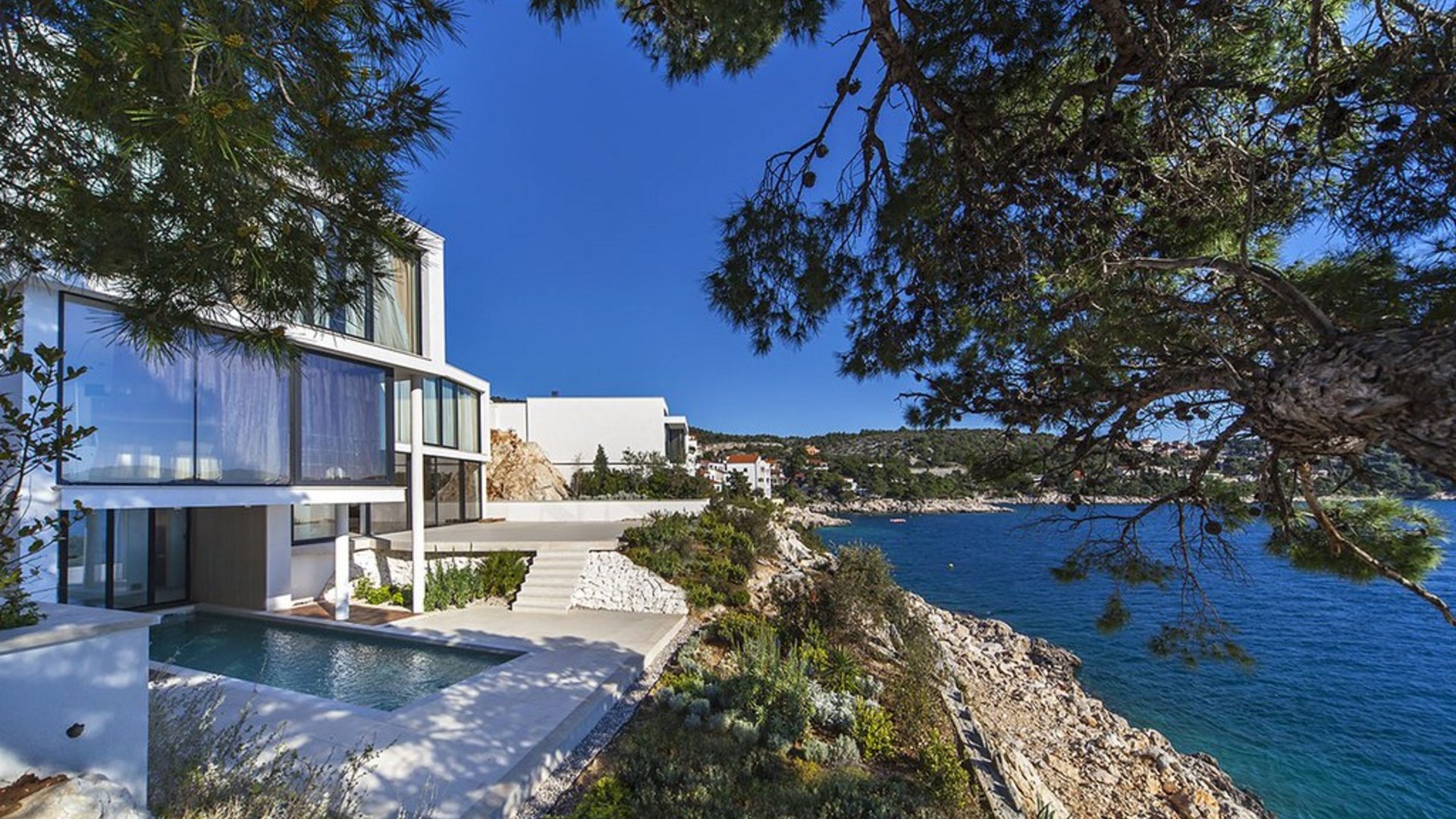 дом на берегу средиземного моря