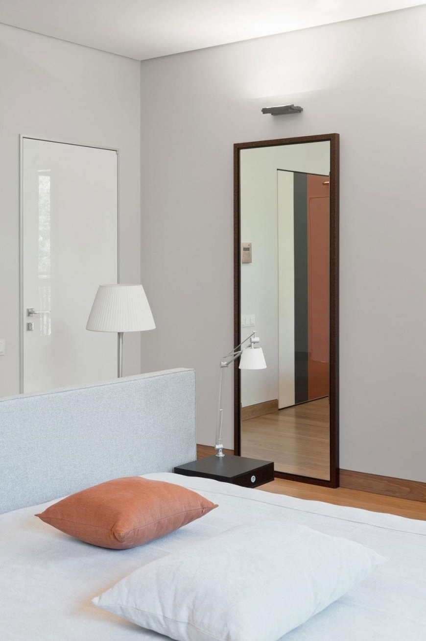 Зеркала в интерьере спальни