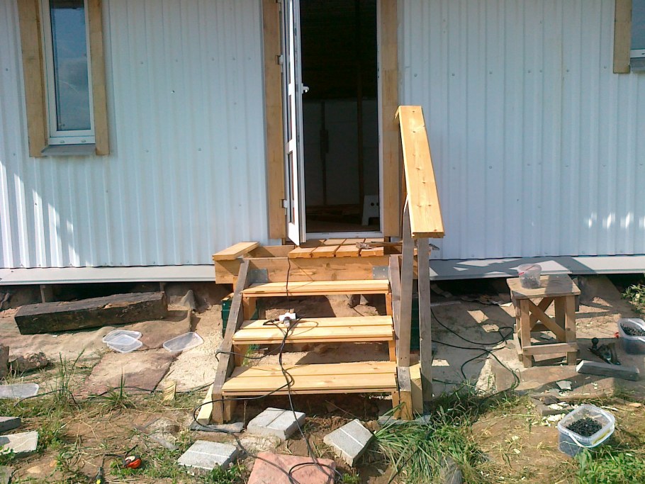 Конструкции деревянных лестниц для крыльца