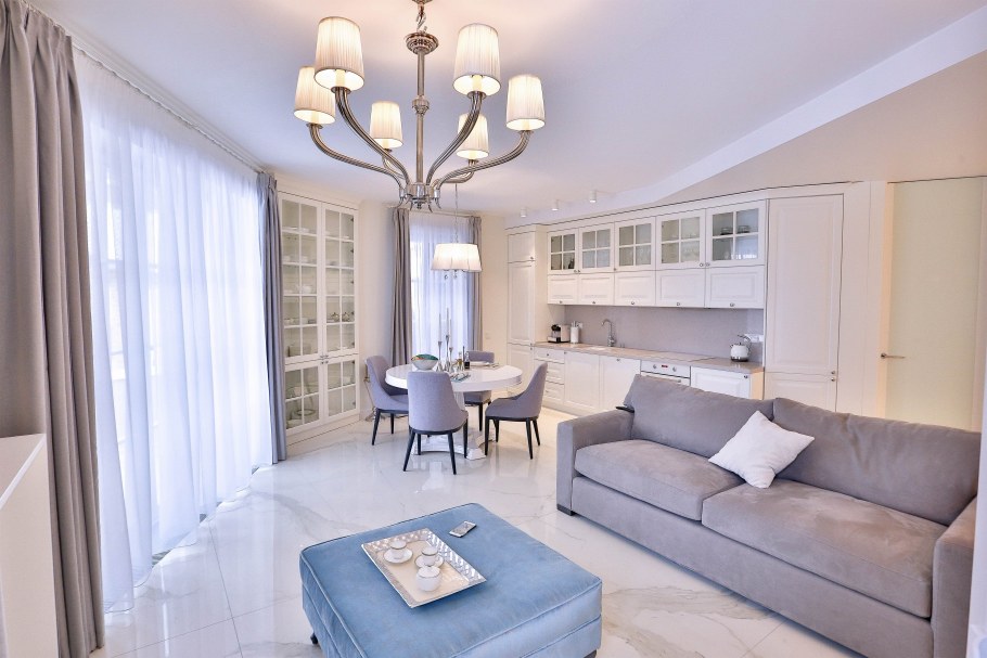 Современный светлый интерьер