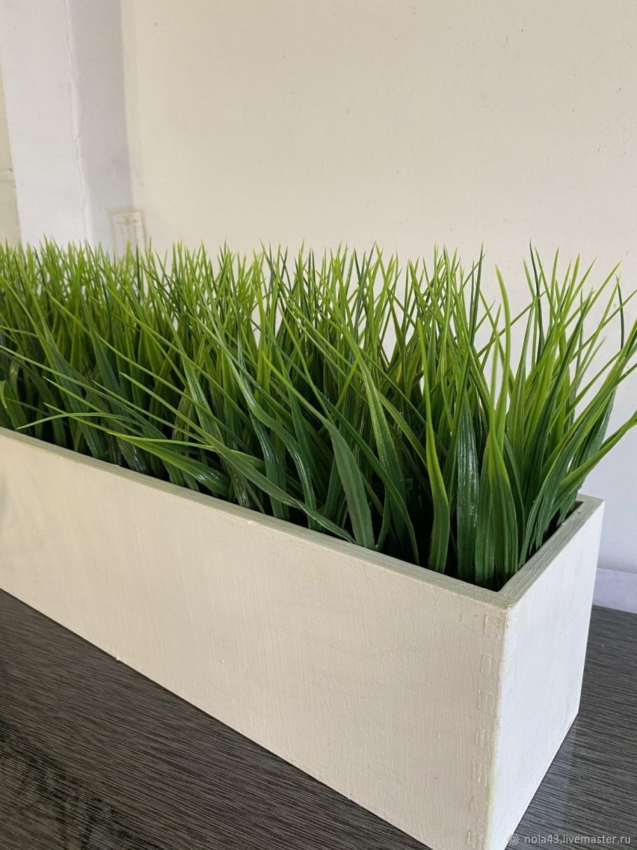 Ящик с искусственной травой