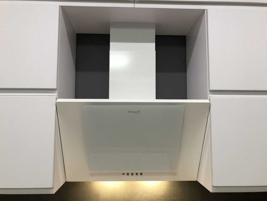 Вытяжка Наклонная Weissgauff Gamma 50 PB WH