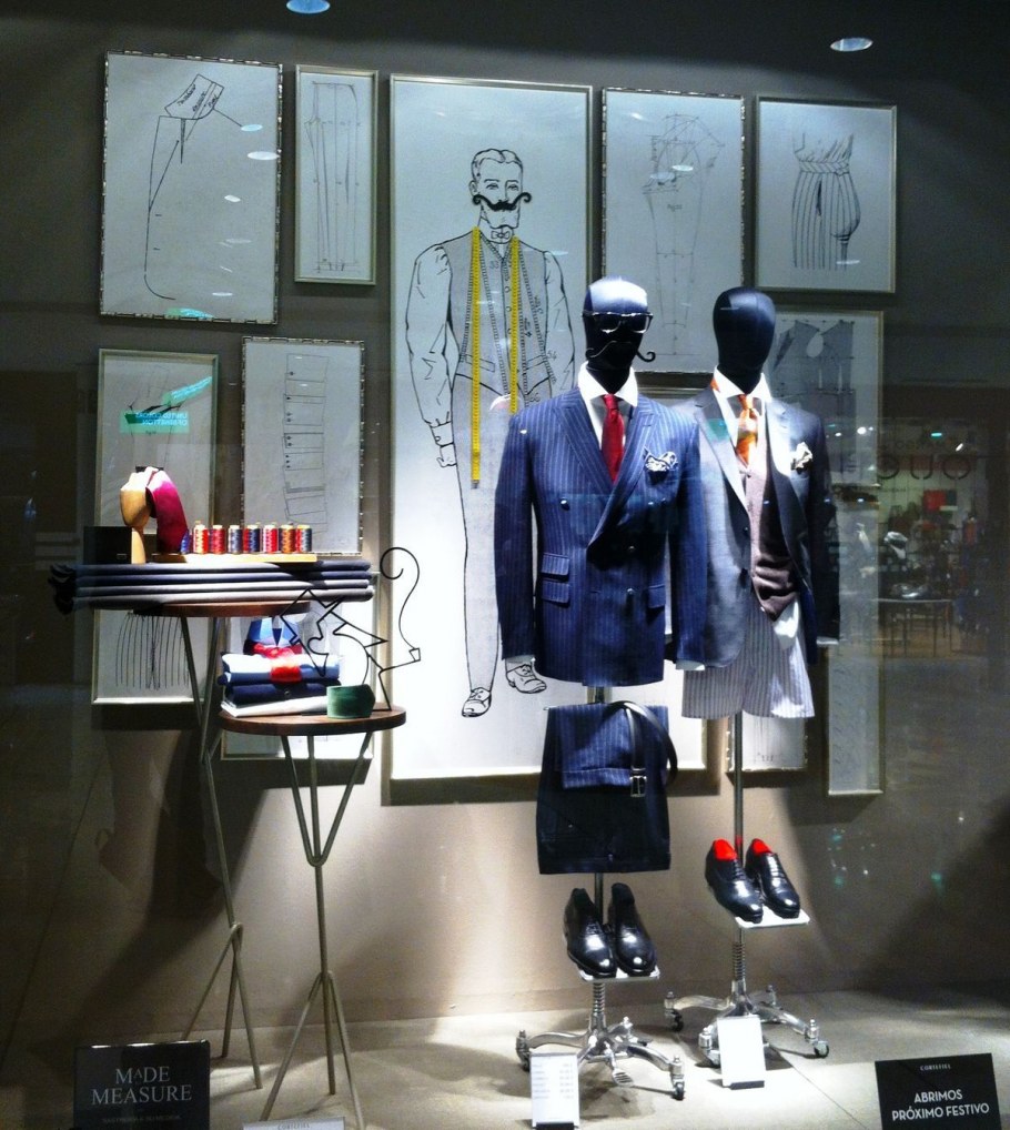 Витрина магазина мужской одежды