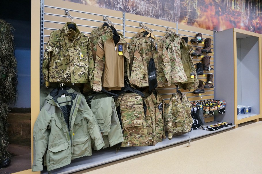 Подвал магазин одежды