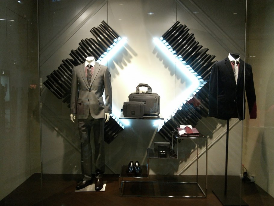 Витрина магазина одеждыve;crjq