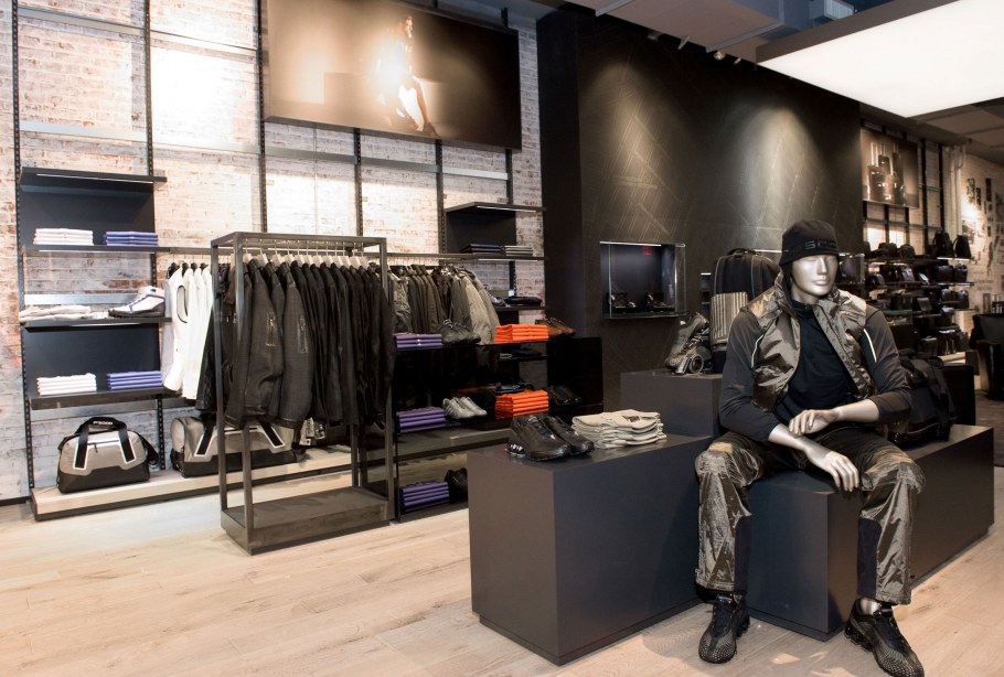 Интерьер магазина одежды в стиле