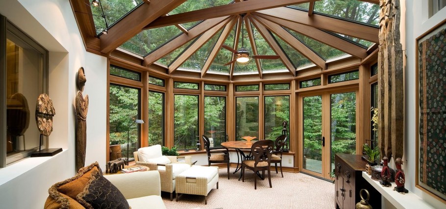 Круглая застекленная веранда