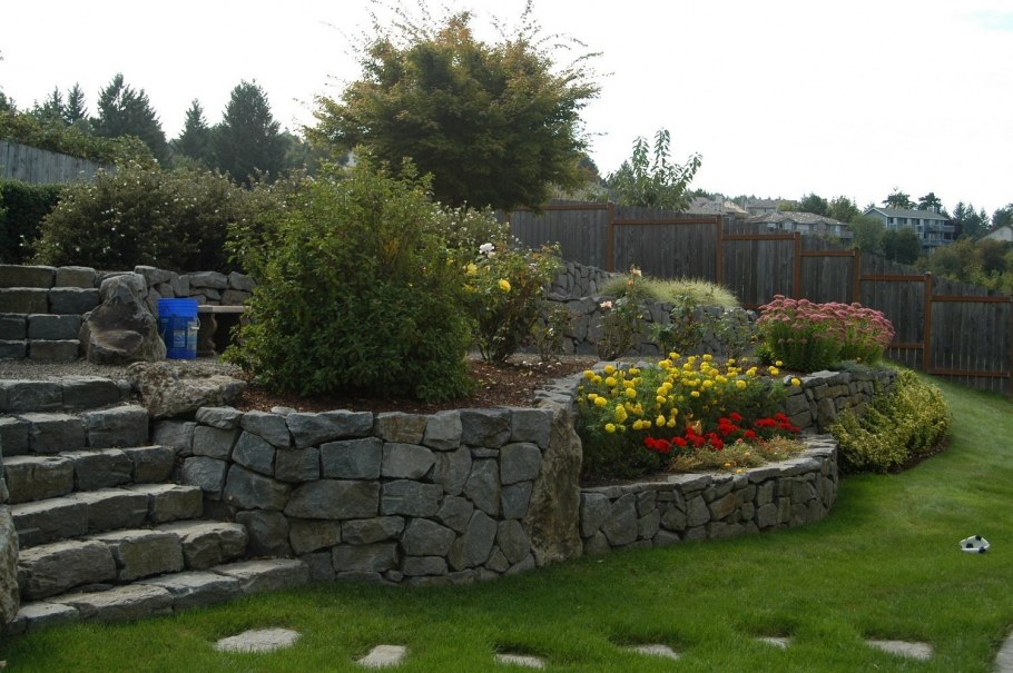 Каменные ограждения для клумб