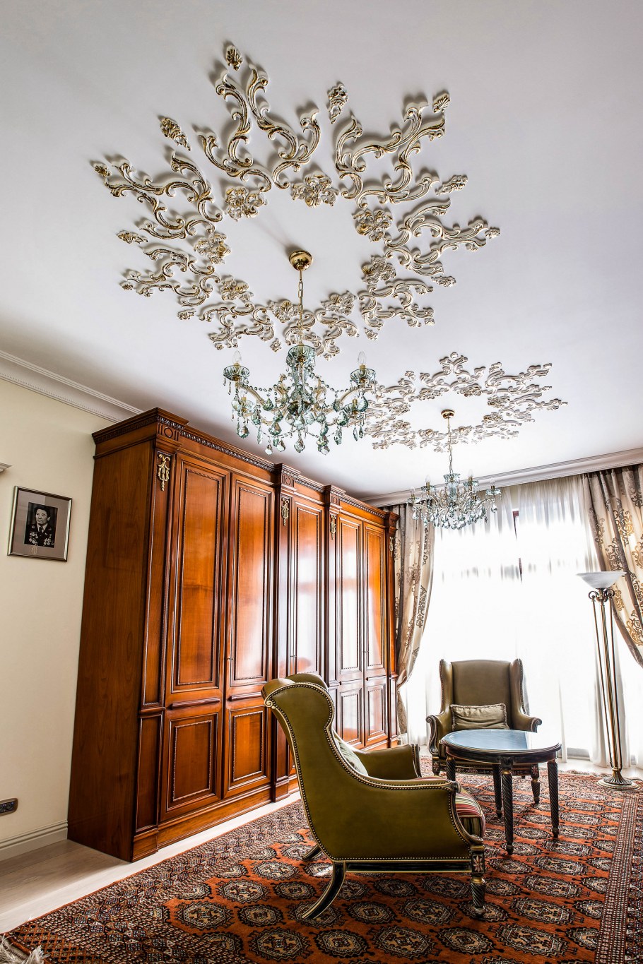 Лепной декор на потолке