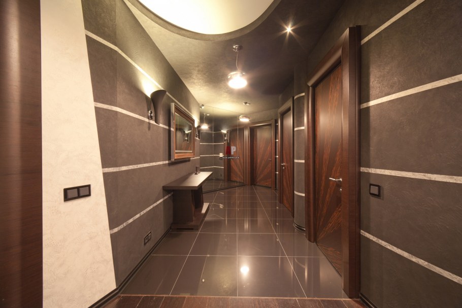 Прихожая в трехкомнатной квартире