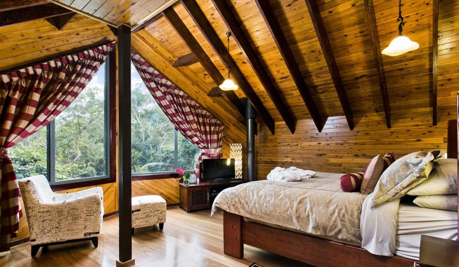 Уютный дом Шале снаружи и внутри