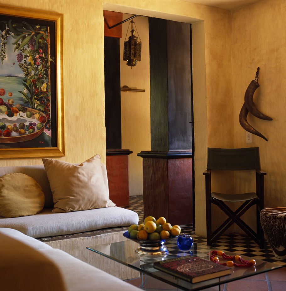 Охра в интерьере