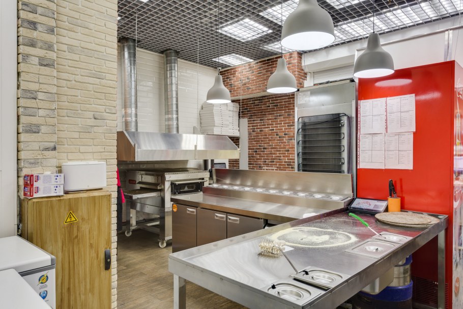 Маленькая кухня в ресторане