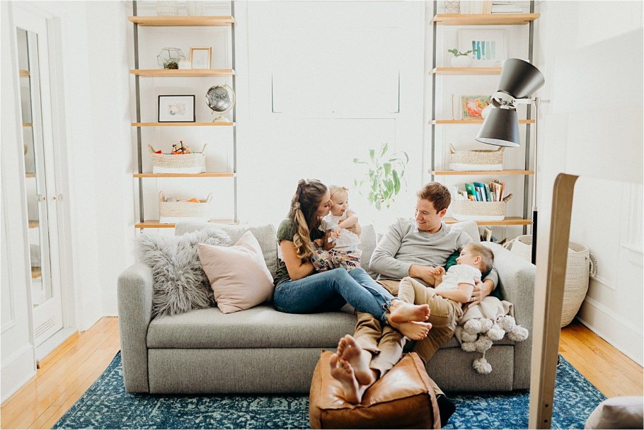 Гостиная комната для большой семьи