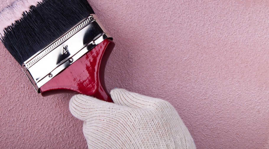 Комната с розовым потолком