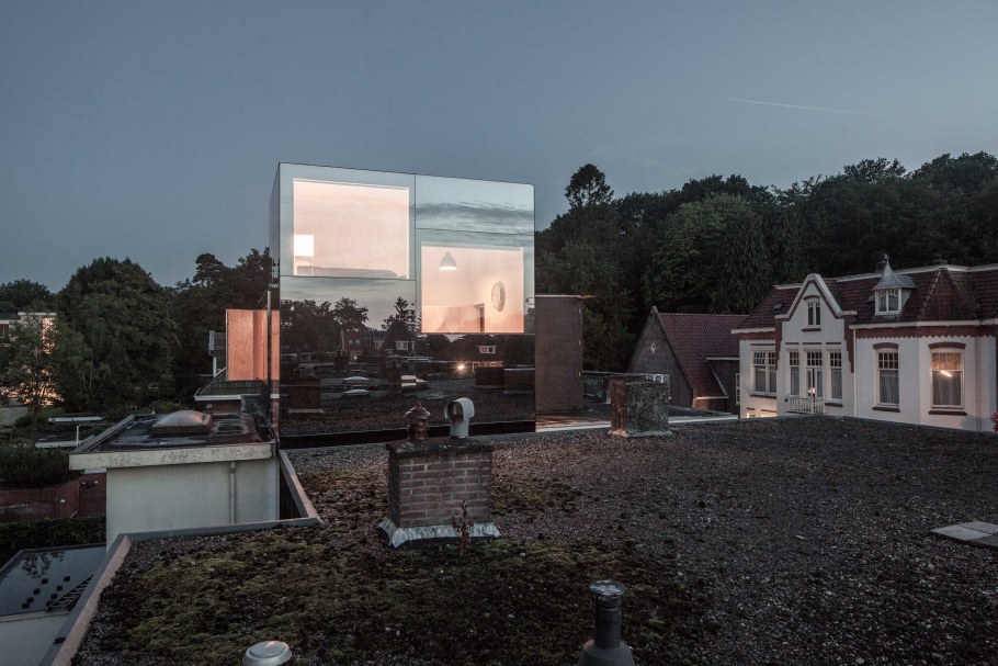 Зеркальная крыша дома