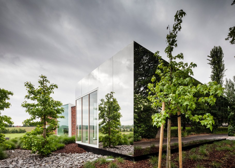 Зеркальный фасад