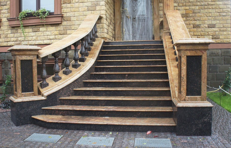 Терраса с колоннами