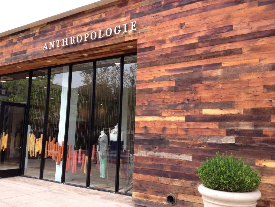 Фасад магазина дерево