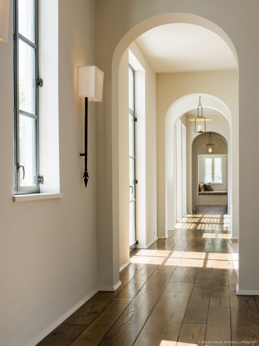 Коридор с окном