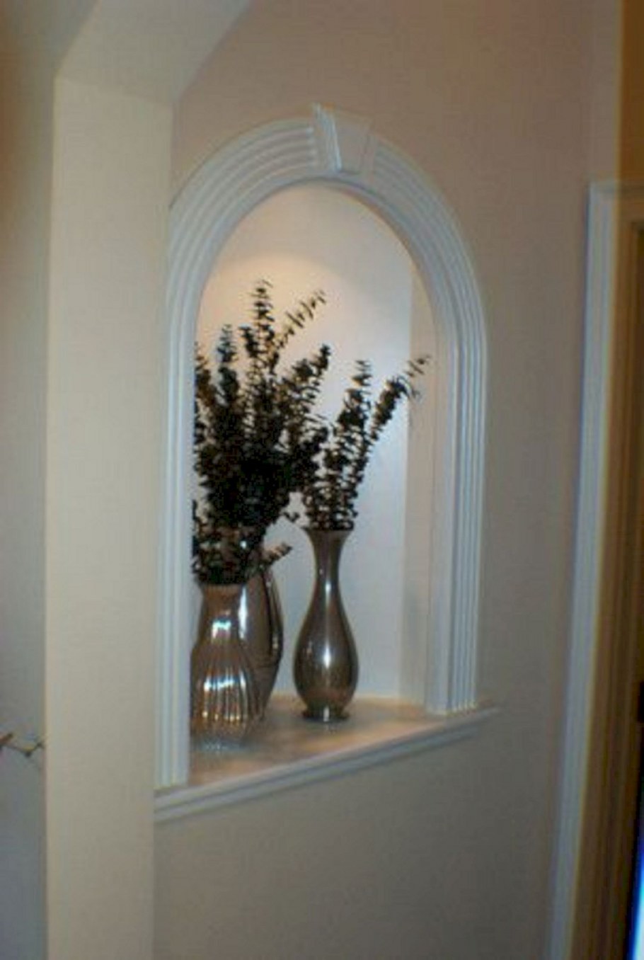 Обрамление ниши в стене