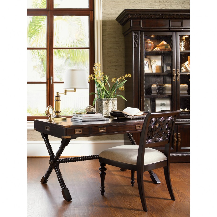 Интерьер столовой в тропическом стиле