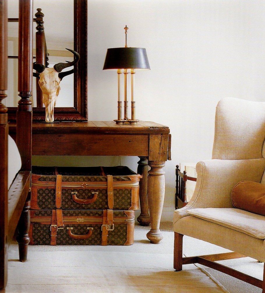 Стол сундук в колониальном стиле