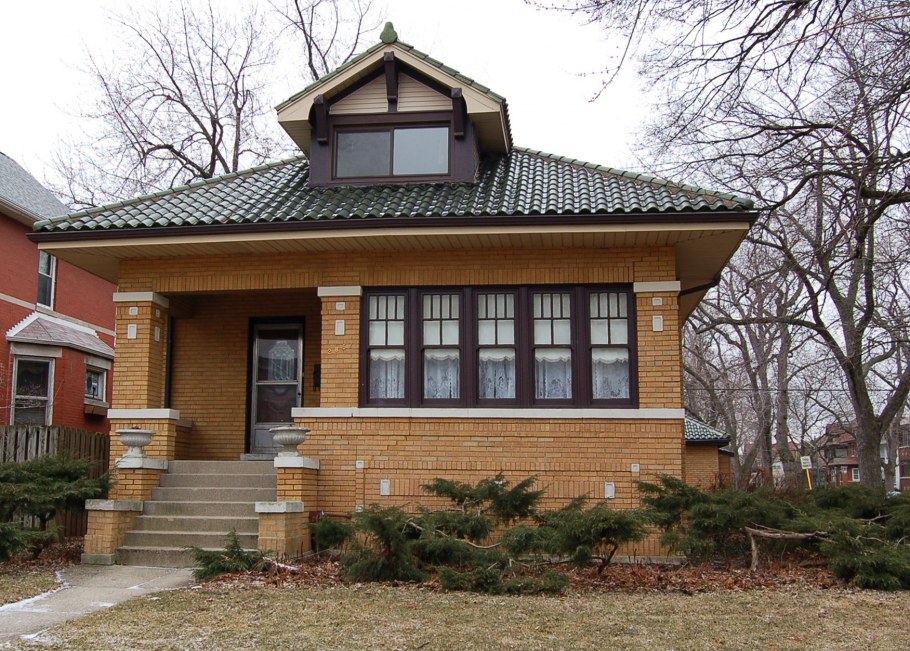 Дом с люкарной