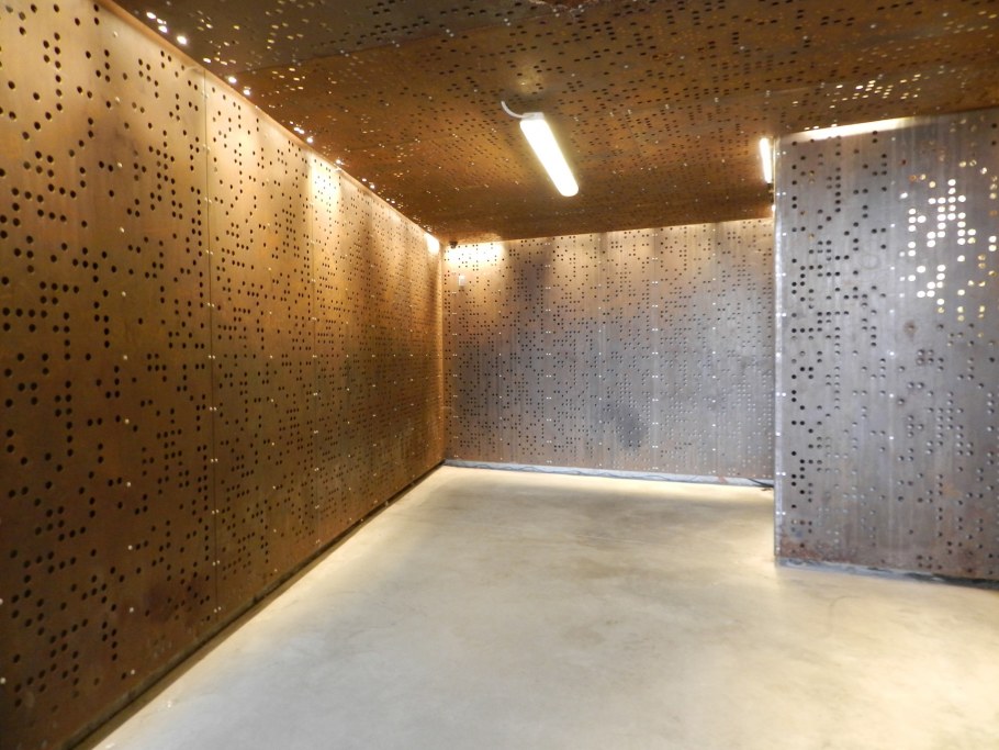 Металлические листы для обшивки стен