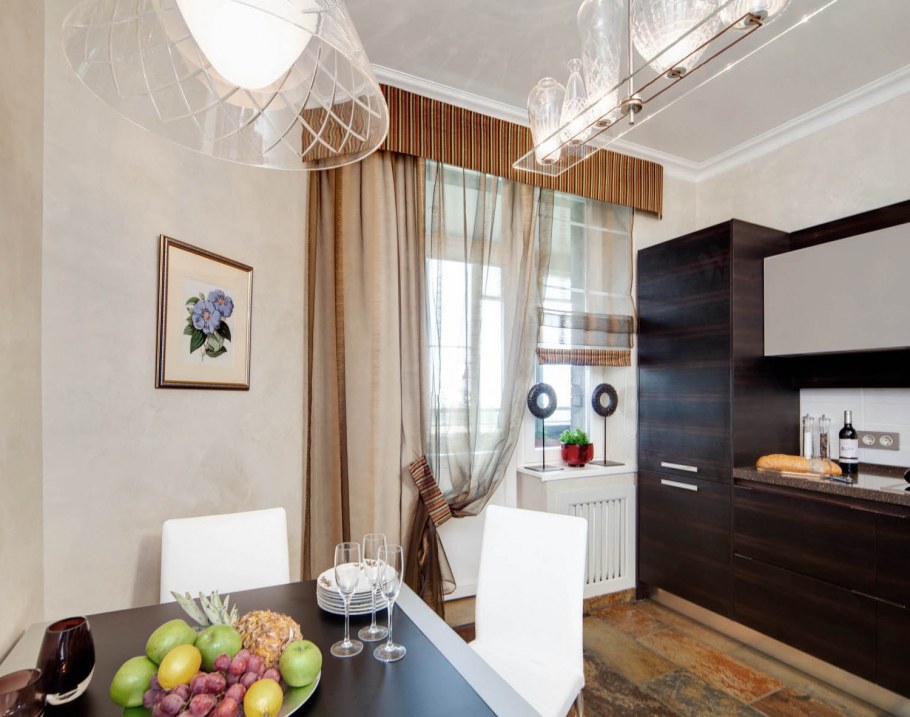 Шторы на кухню с балконом