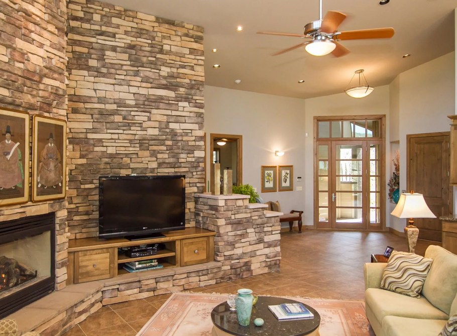 Декор декоративным камнем