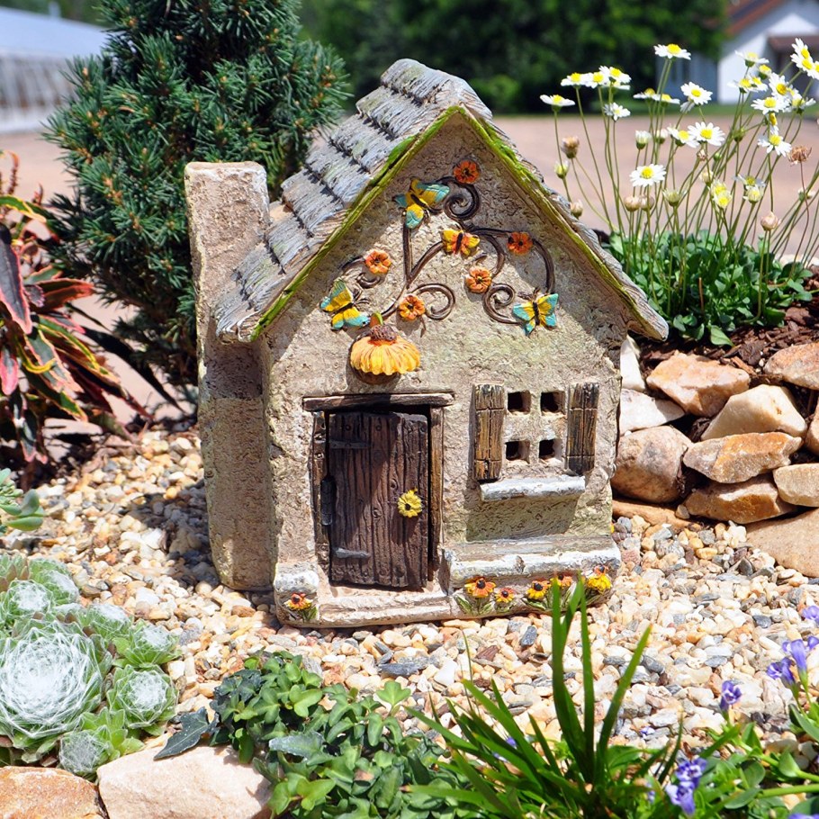 Маленькие декоративные домики для сада