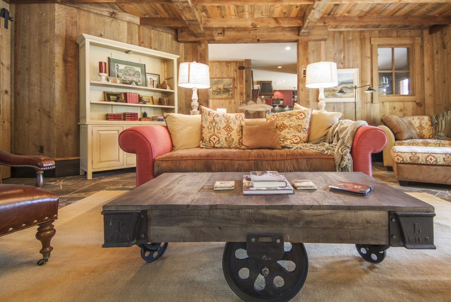 Деревенский дом в рустикальном стиле