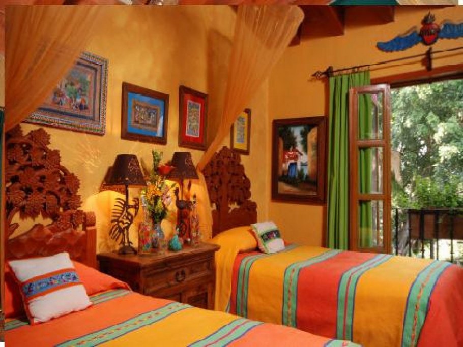 Кровать в мексиканском стиле