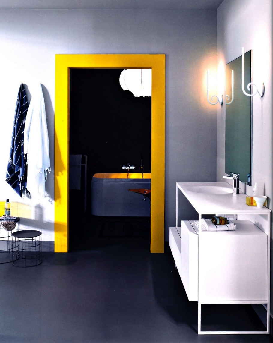 Яркая прихожая