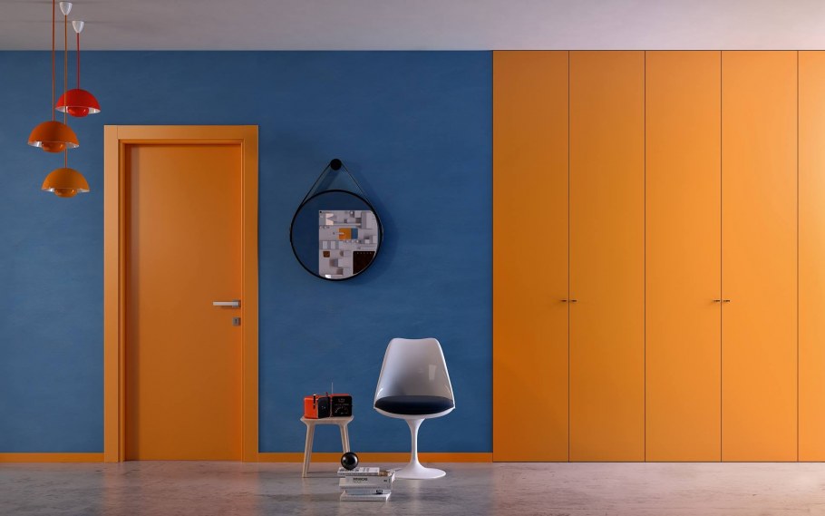 Дверной проем желтого цвета