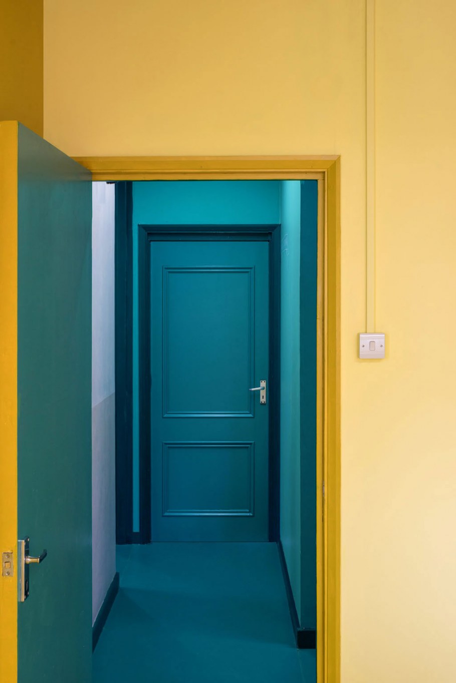 Амбарная дверь в ванную